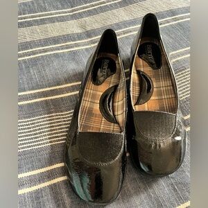 Women’s Born black flats. Size 9.5 M/W.